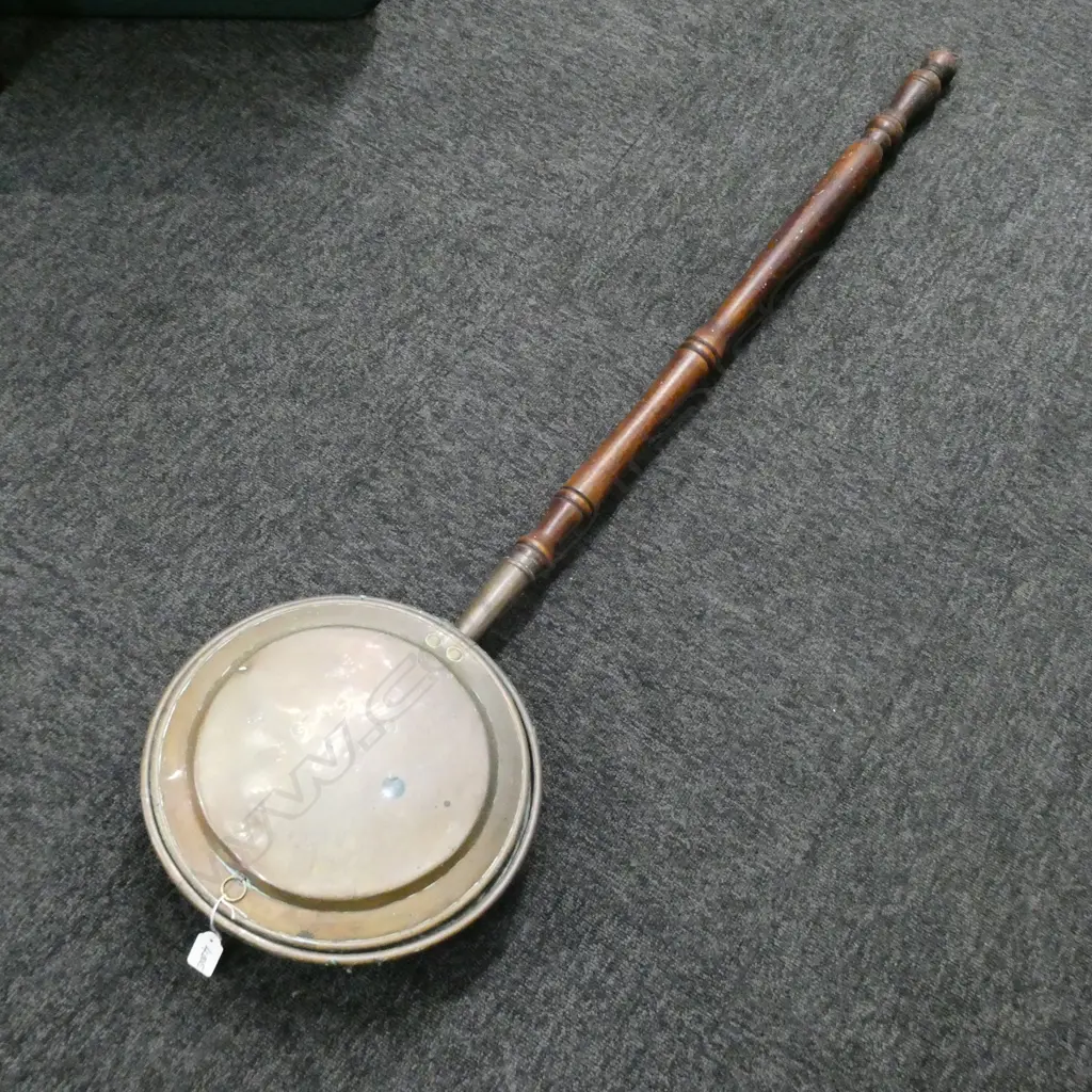 VICTORIAN LONG HANDLED BRASS BEDWARMER Image 1++