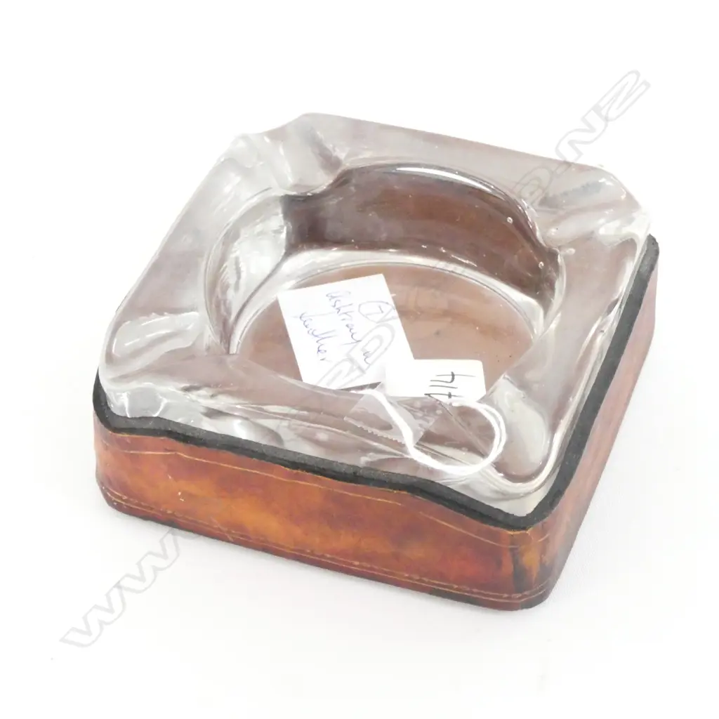 ASHTRAY IN LEATHER Image 1++