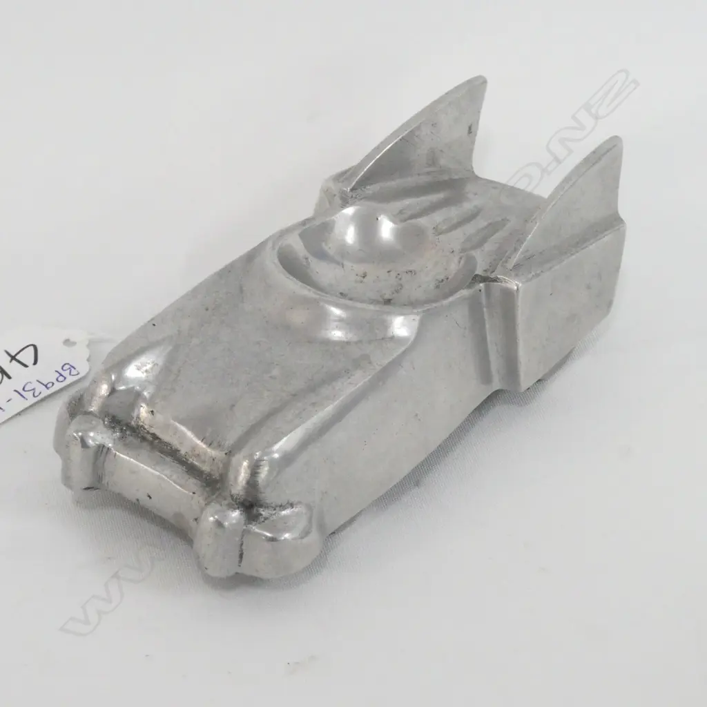 MID CENTURY VINTAGE BAT MOBILE CAST ALLOY ASHTRAY L. 144mm Image 1++