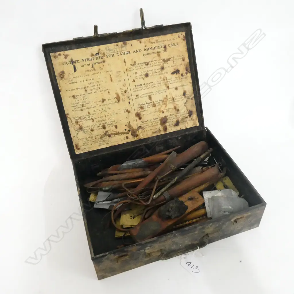 FIRST AID BOX FOR TANKS AND ARMOURED CARS + STENCILS ETC Image 1++