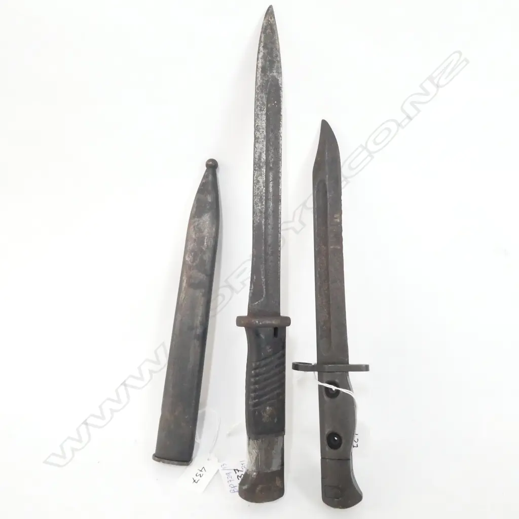 2 DAGGERS + A SCABBARD Image 1++