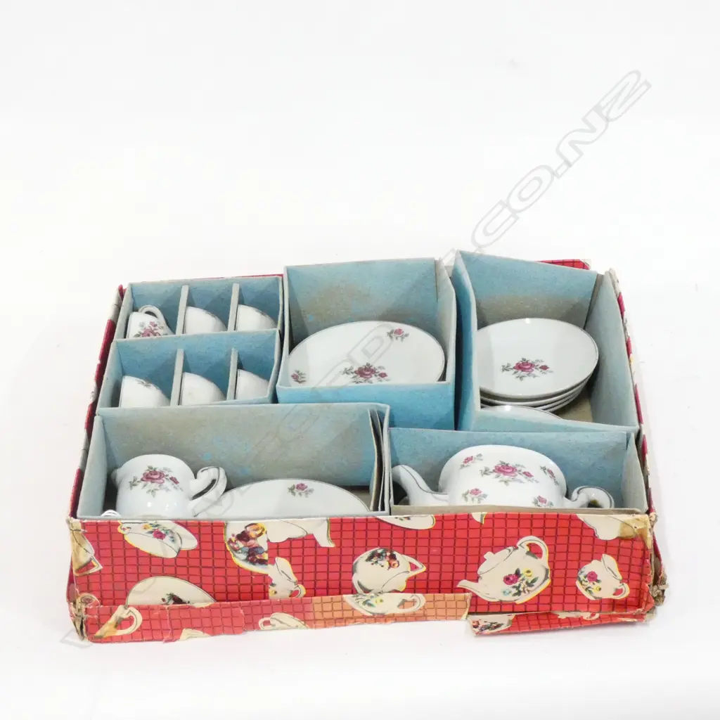 CHILDS 6 PIECE TEA SET IN ORIGINAL BOX Image 1++