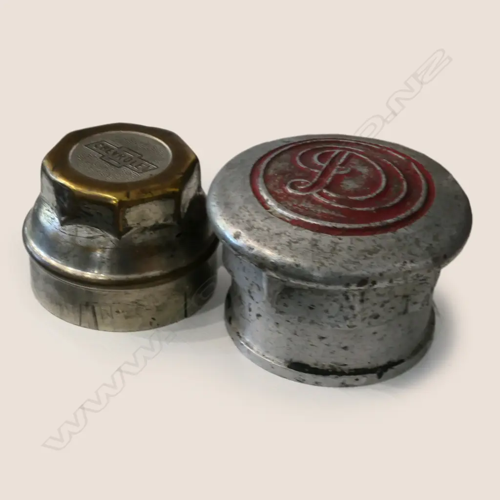 2 VINTAGE US CAR RADIATOR CAPS; CHEVROLET & 'D', DIAS. 60 & 100MM Image 1++