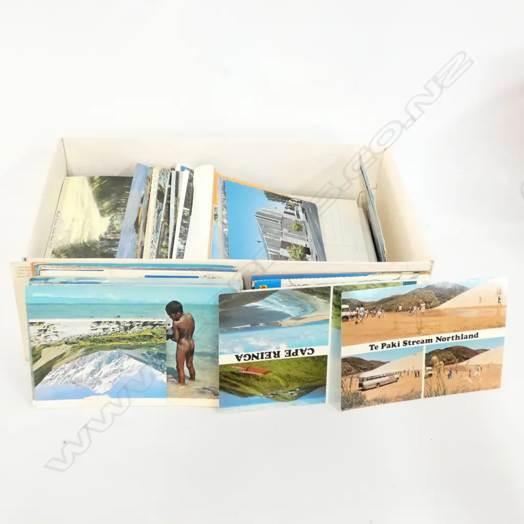 COLLECTION OF RETRO POSTCARDS  Image 1++