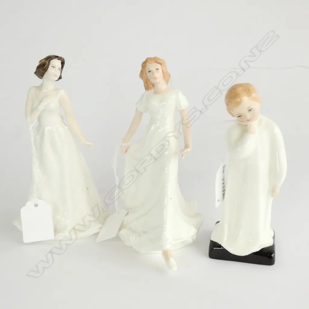 3 X ROYAL DOULTON FIGURES-DARLING HN1985 (FRIT)-CHERISH HN4442-FREINDSHIP HN3491 Image 1++