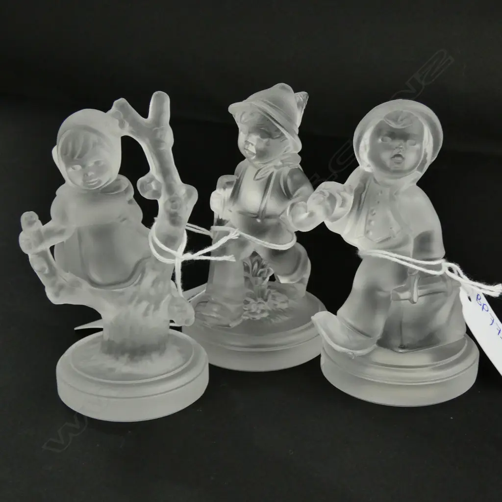 3 X GOEBELS CRYSTAL HUMMELS--APPLE TREE GIRL 142, GRAND PA'S BOY 562--MERRY WANDERDER 7 Image 1++