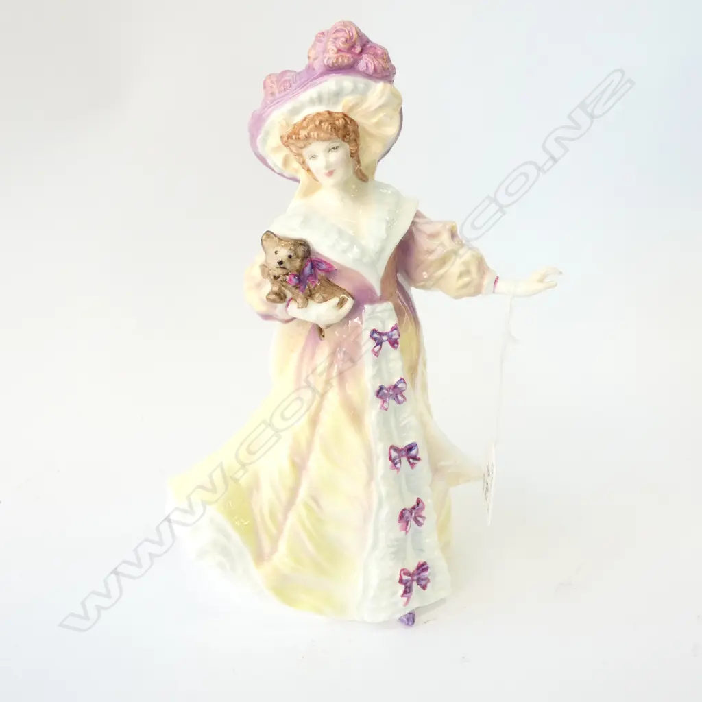 R/DOULTON FIGURE 'LILY' + BOX Image 1++