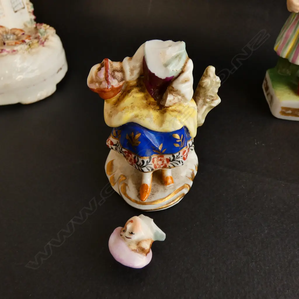 5 SMALL 19th & 20thC PORCELAIN/POTTERY FIGURES a/f Image 1++