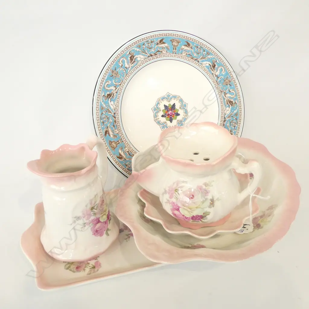 5 PCES OLD FOLEY + WEDGWOOD PLATE  Image 1++