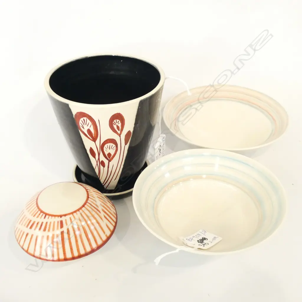 4 MARGARET MILNE PCES; PLANT POT & SAUCER + 2 BOWLS + 1 OTHER H. 120MM Image 1++