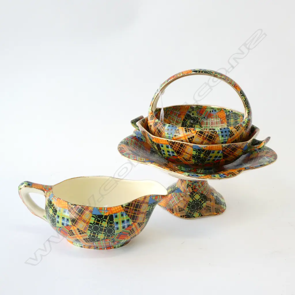 ROYAL WINTON "TARTANS" ASSORTED DISHES AND A JUG Image 1++