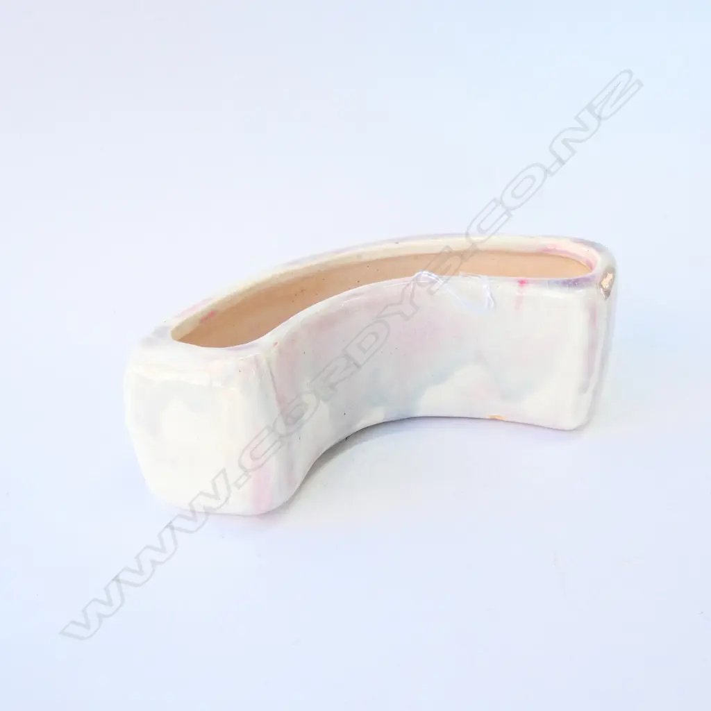 BRIAR GARDNER CURVED TROUGH VASE PALE RED L.150mm Image 1++