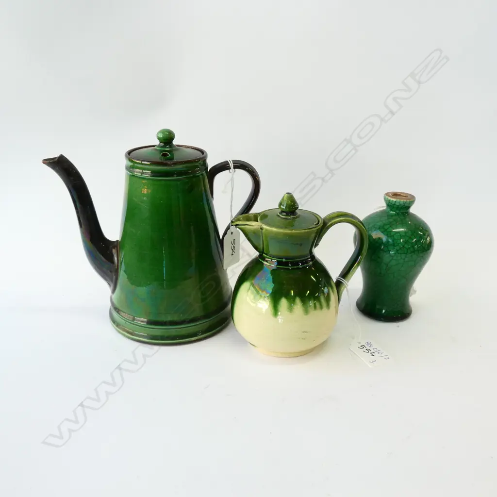 2 GREEN JUGS; TORQUAY & VALE DEVON + VASE H. 115MM Image 1++