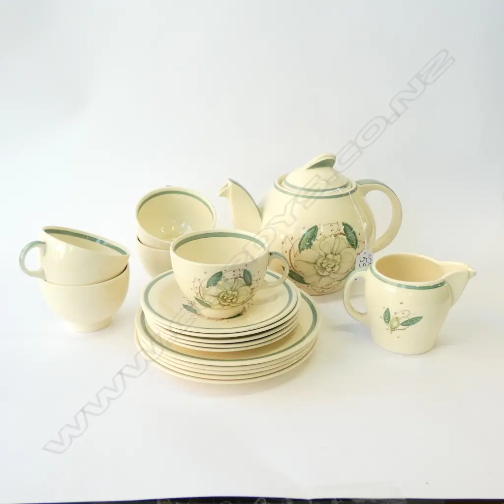 SUSIE COOPER 'GARDENIA' KESTREL TEA SERVICE Image 1++
