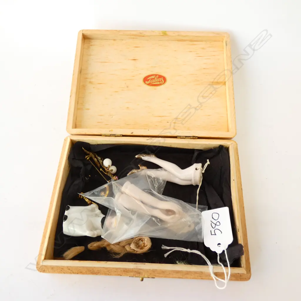 6 small collectables: PR LEGS + PR ARMS + PORCELAIN PERFUME... Image 1++