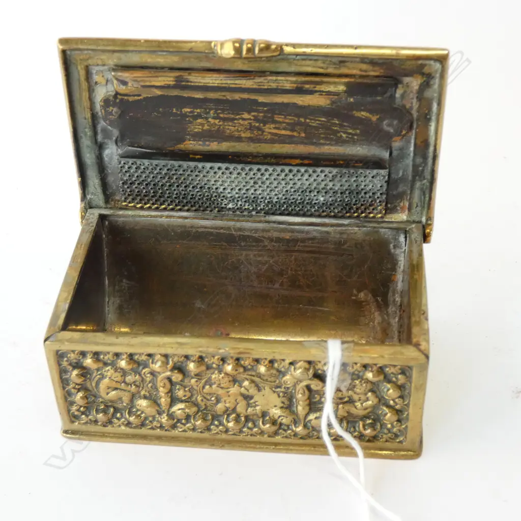 19thC EUROPEAN BRASS CASKET VESTA CHERUBS CAVORTING Image 1++