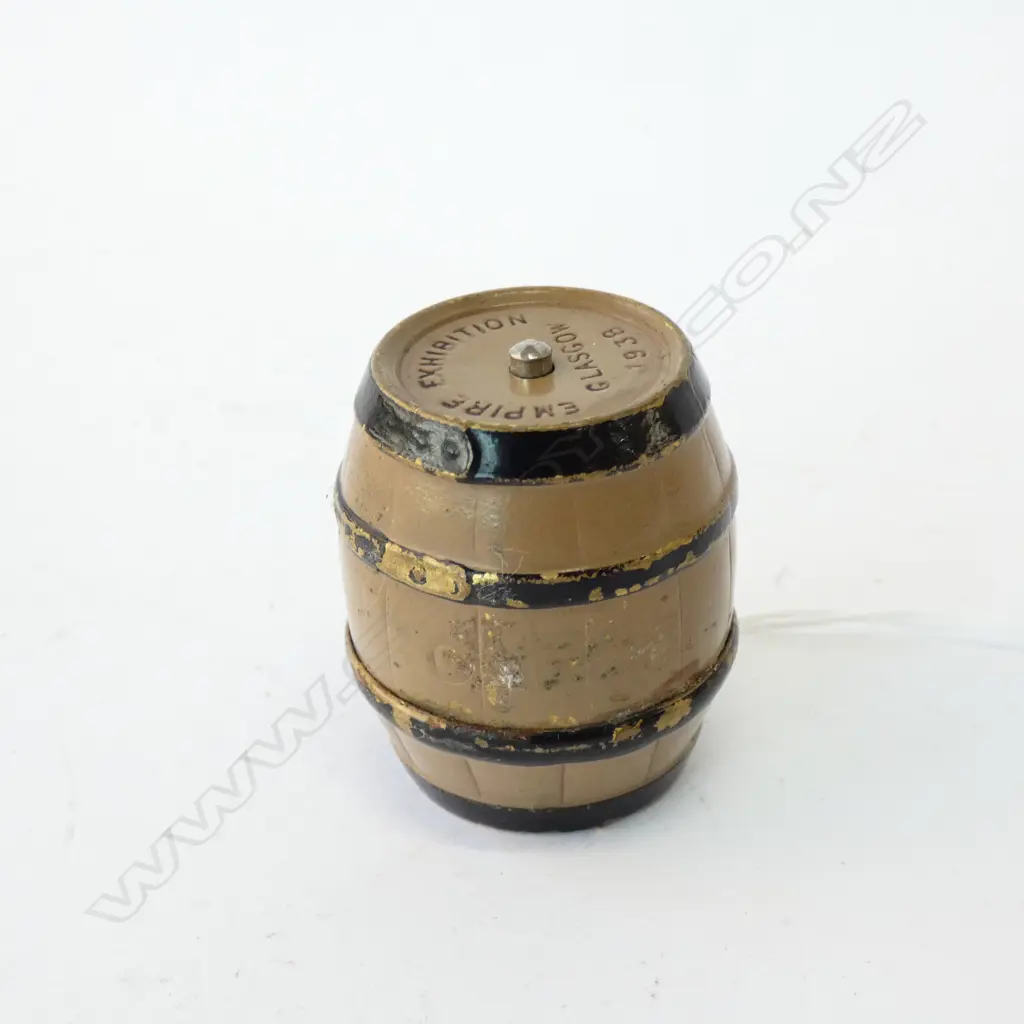 RARE 1938 'Wm.YOUNG & Co. BREWERS' BARREL TAPE MEASURE... Image 1++