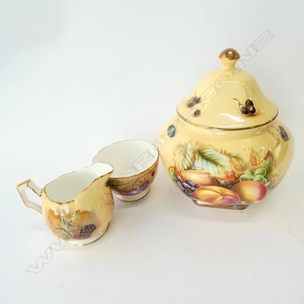 AYNSLEY LIDDED DISH /CREAM+ SUGAR H 170 MM Image 1++