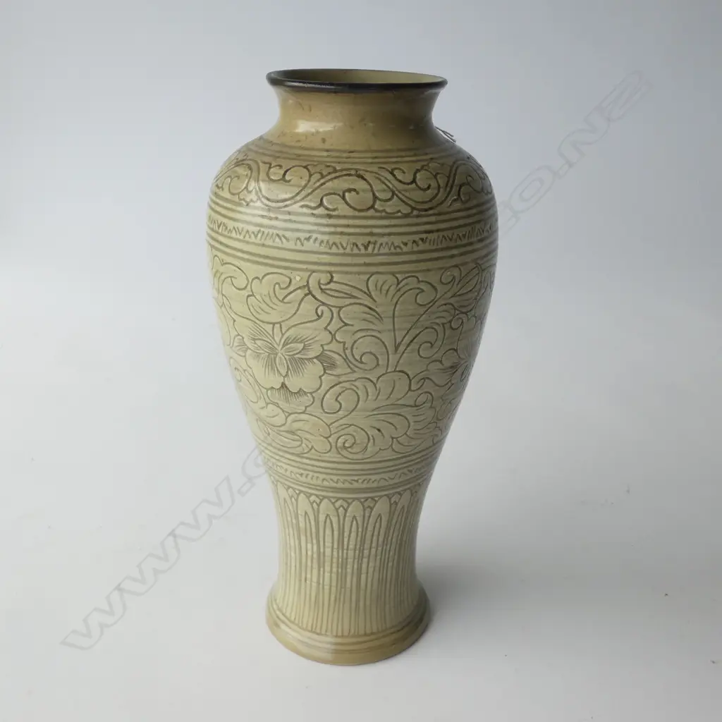 CHINESE POTTERY VASE INCISED DECORATION H.280mm Image 1++