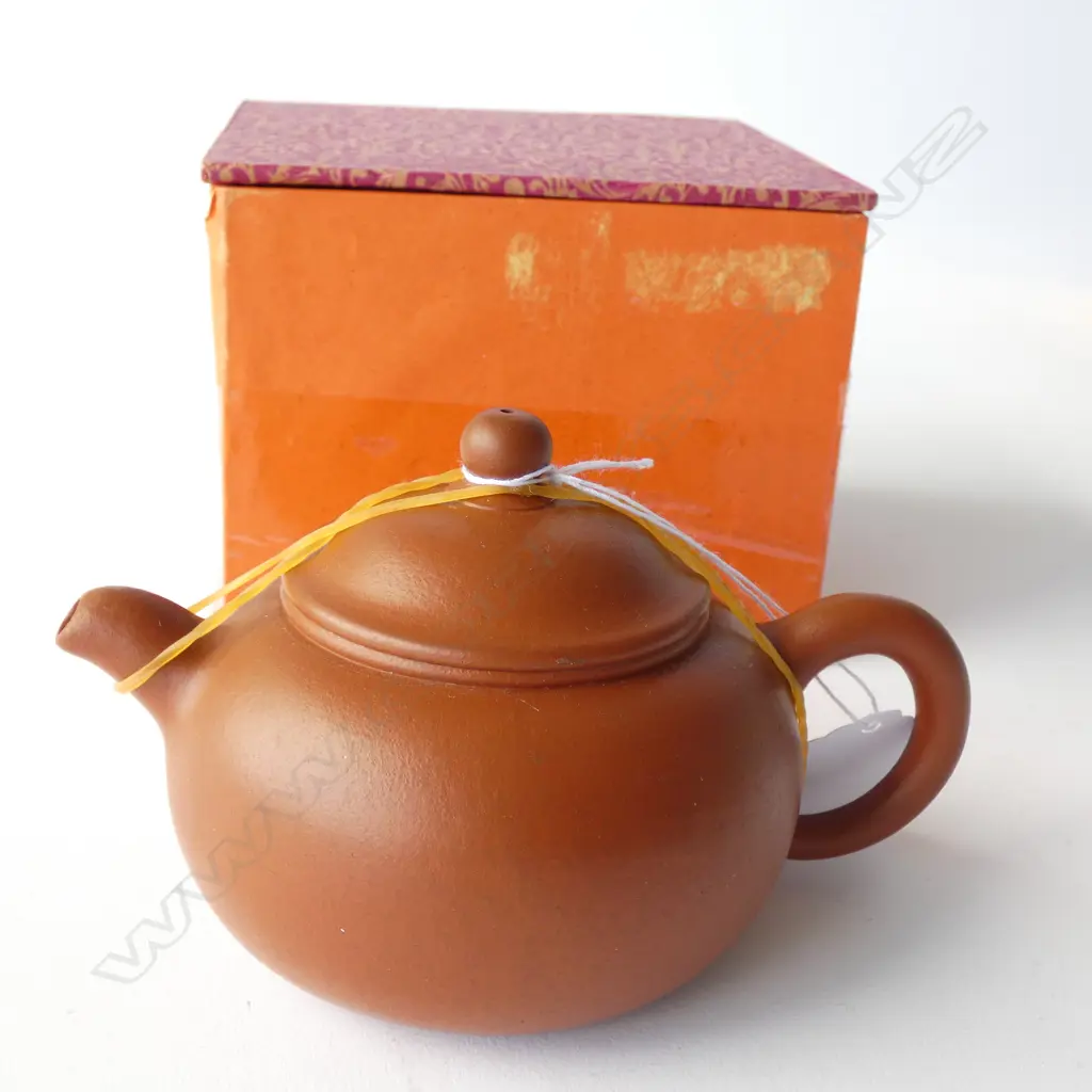 CHINESE YIXING TEAPOT BY MASTER MAKER Image 1++