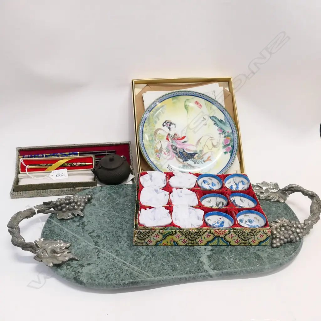 GREEN MARBLE TRAY, BOXED ORIENTAL PLATE, BOWLS, CLOISONNE PEN & CHOPSTICKS + KETTLE Image 1++