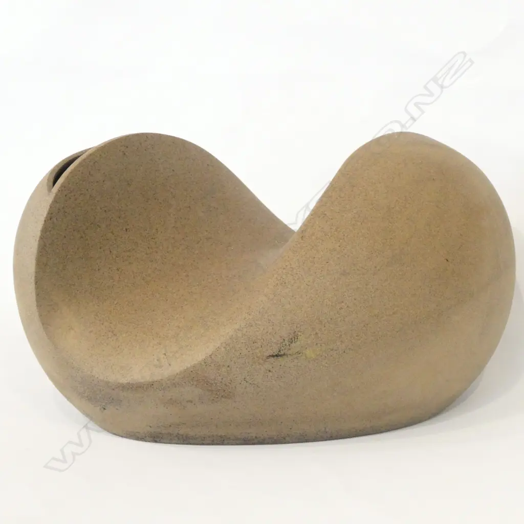 A LARGE MODERNIST NZ STUDIO POTTERY SCULPTED VASE 400mm Image 1++