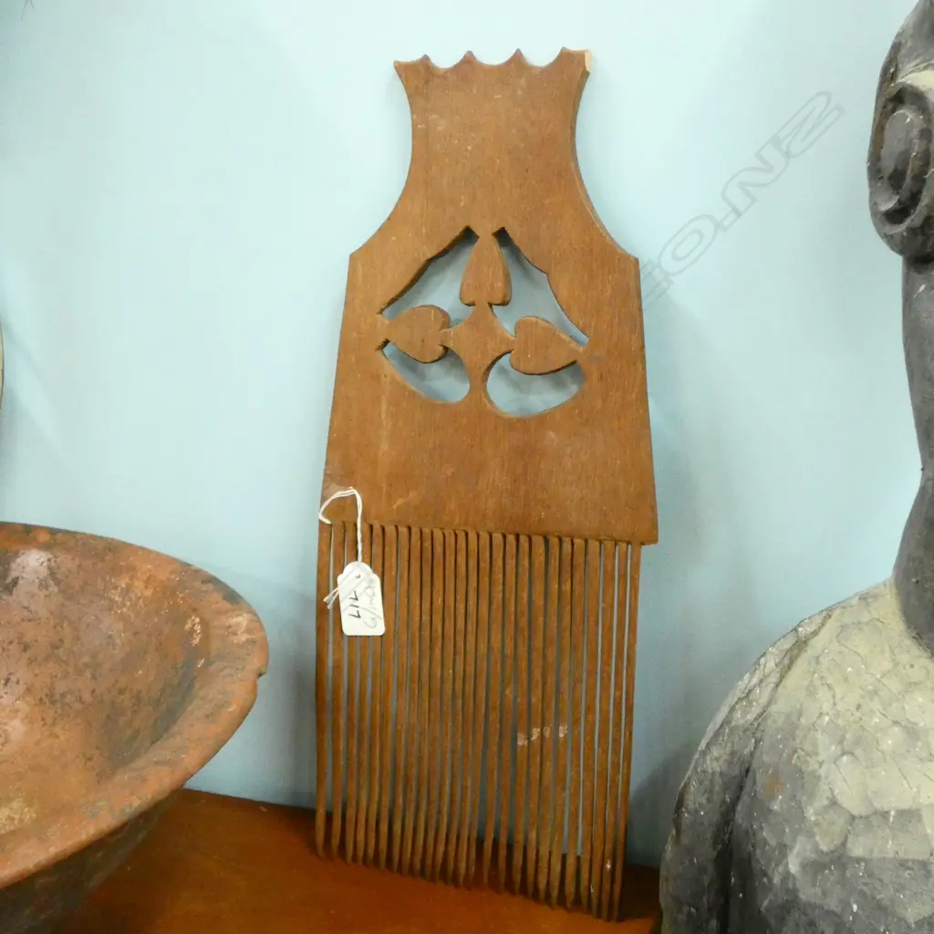 WOODEN SAMOAN COMB Image 1++