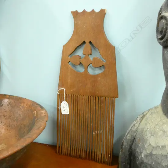WOODEN SAMOAN COMB