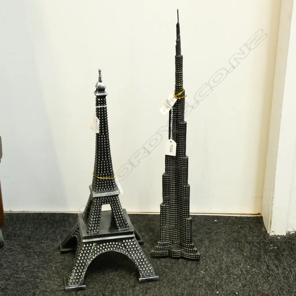 2 RESIN MODELS OF THE EIFEL TOWER +BURJ KHALIFA H 550 MM Image 1++