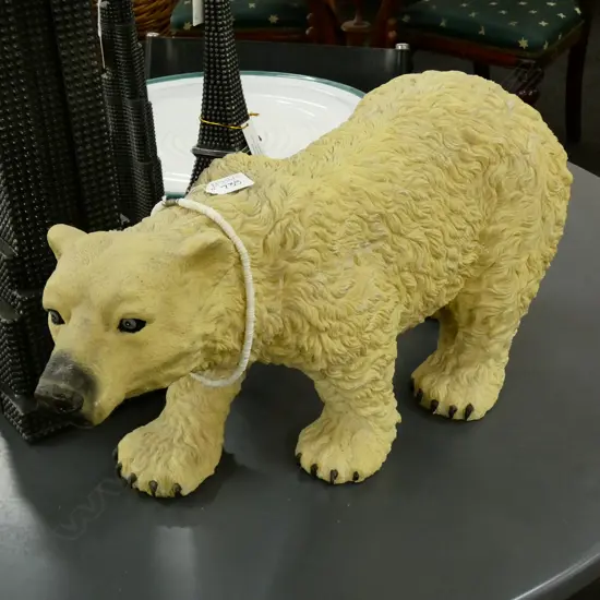 LGE RESIN POLAR BEAR 