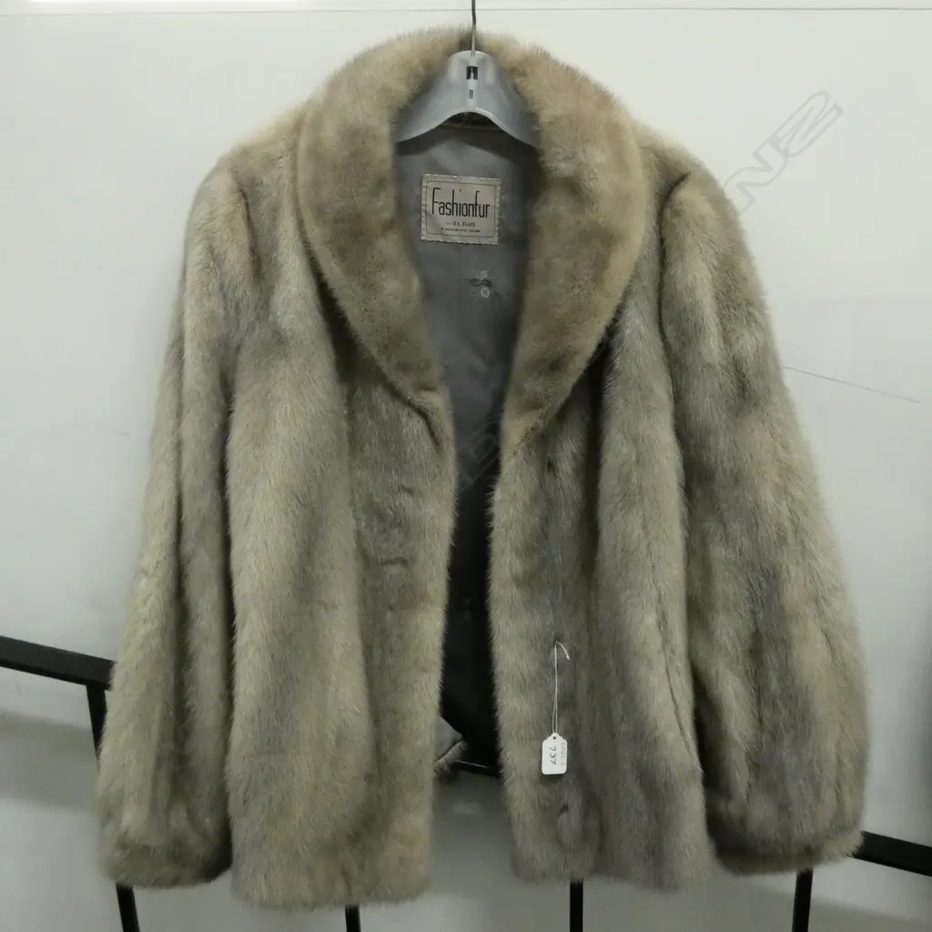 MINK JACKET - LINED AND IN GOOD CONDITION Image 1++