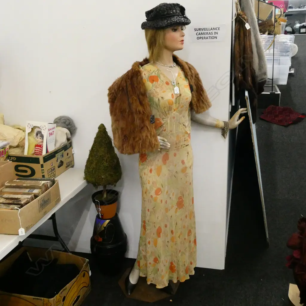 FEMALE MANNEQUIN IN PERIOD COSTUME H 1740 MM Image 1++