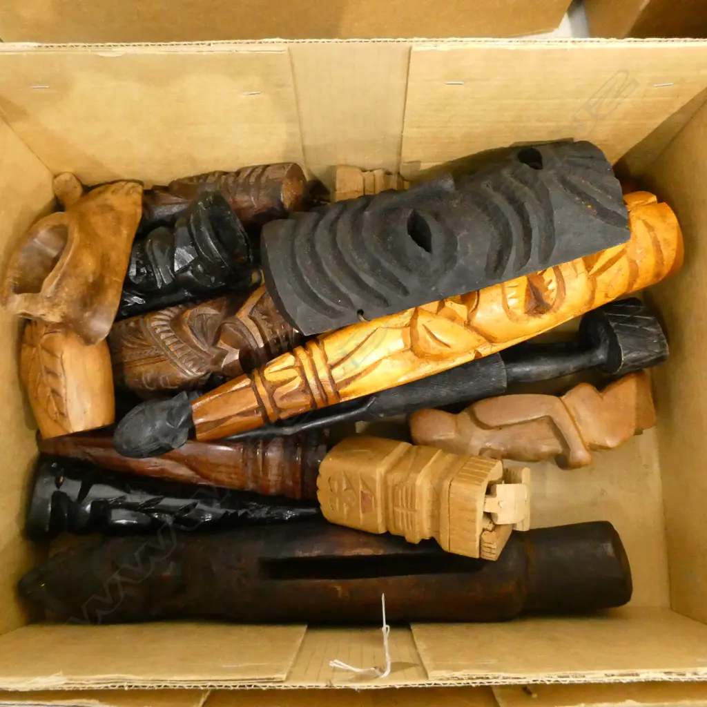 BOX LOT OF SOUVENIR WOODEN FIGURES MOSTLY PACIFIC Image 1++