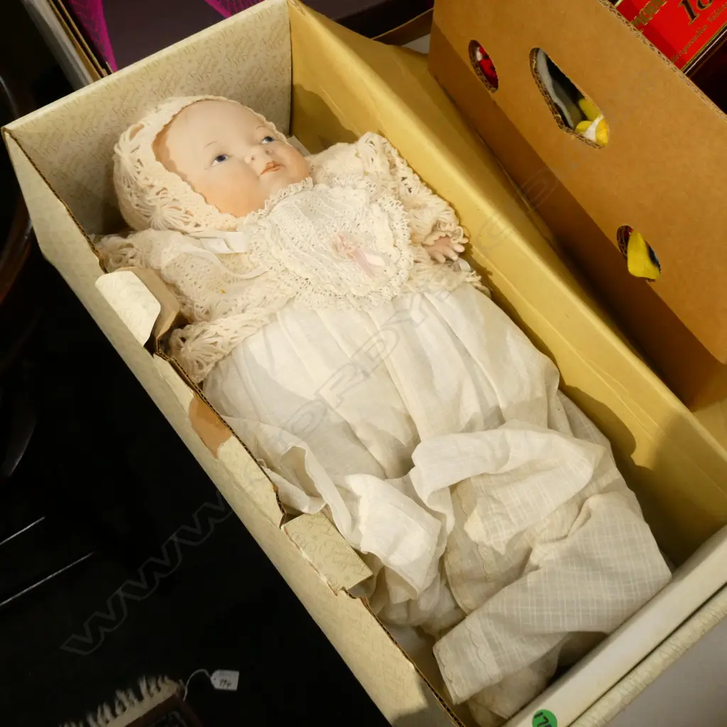 BOXED FRANKLIN HEIRLOOM DOLL L 440 MM Image 1++