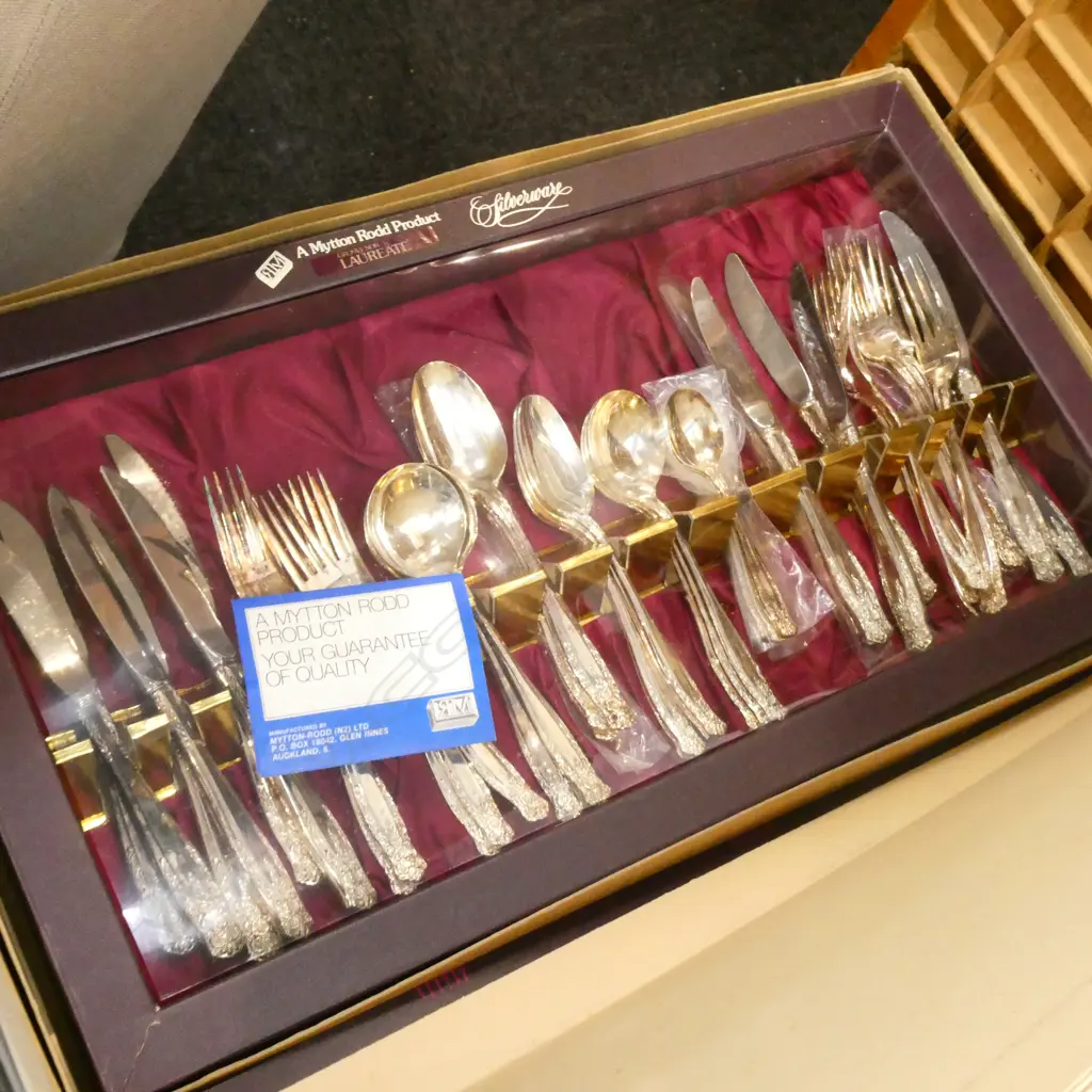 BOXED RODD GROSVENOR LAUREATE CUTLERY  Image 1++
