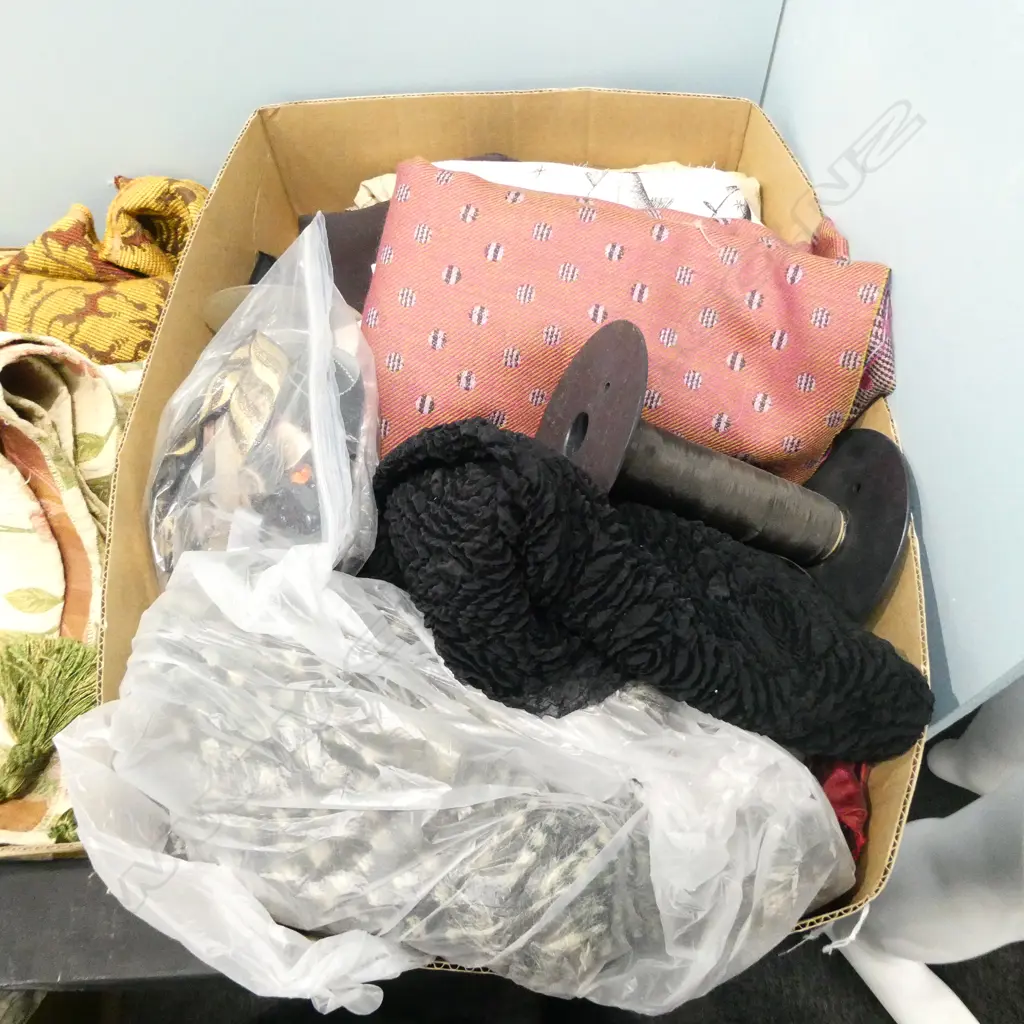 BOX LOT ASST. FABRICS & TRIMS  Image 1++