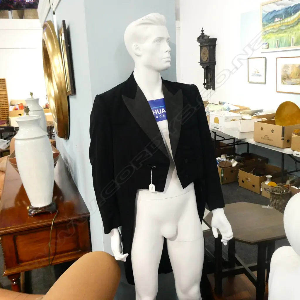 MALE MANNEQIN IN 2 PARTS H. 1900MM Image 1++