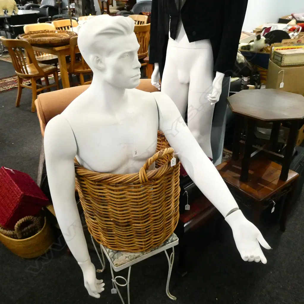MALE MANNEQIN TOP HALF ONLY H. 1050MM Image 1++