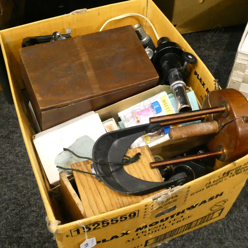 BOX OF STUDENT'S MICROSCOPES, ETC Image 1++