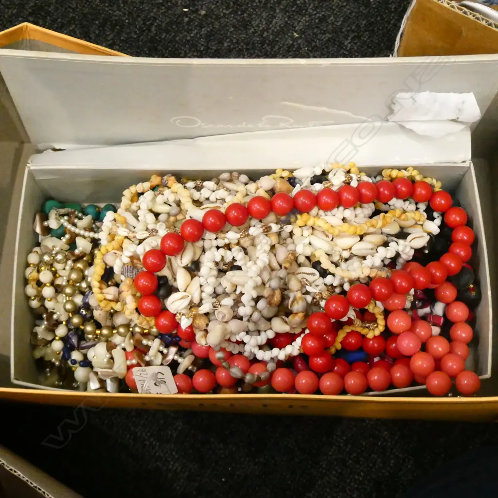 BOXLOT BEADS INCL PACIFIC SHELL LEIS Image 1++