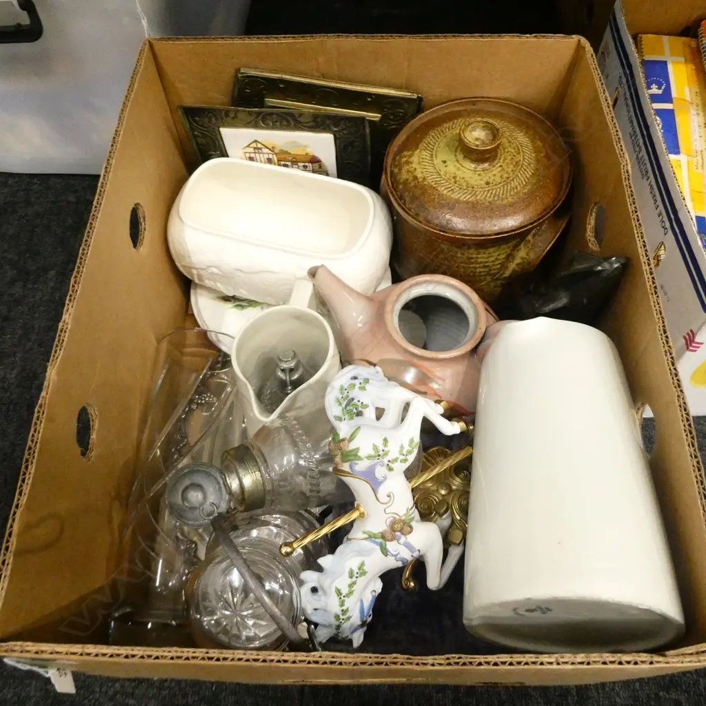 BOX LOT WHITE SYLVAC VASE, GLASS, CERAMICS ETC Image 1++