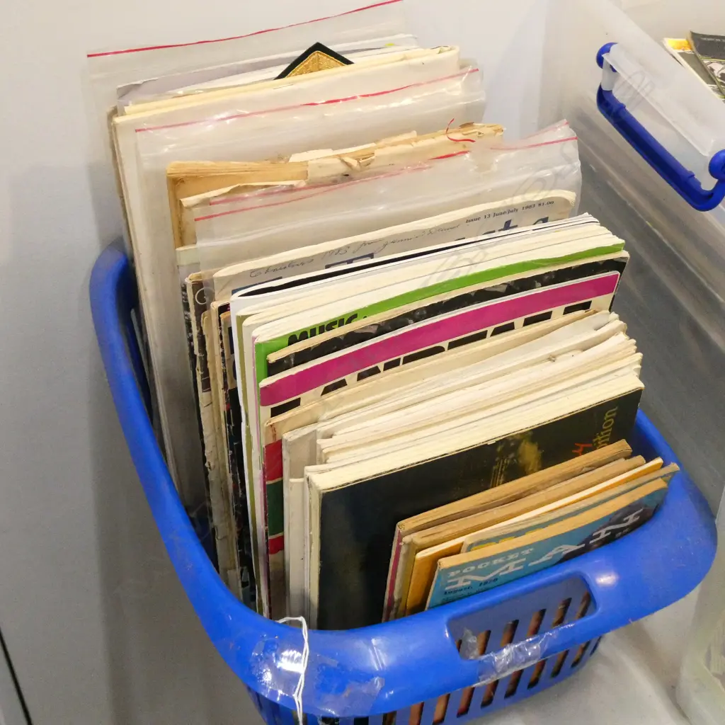 BOX LOT ASST. MAGAZINES & EUPHEMERA Image 1++