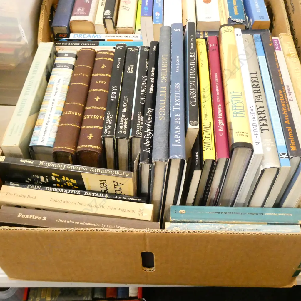 BOX LOT ASST. BOOKS ARCHITECTURE Image 1++