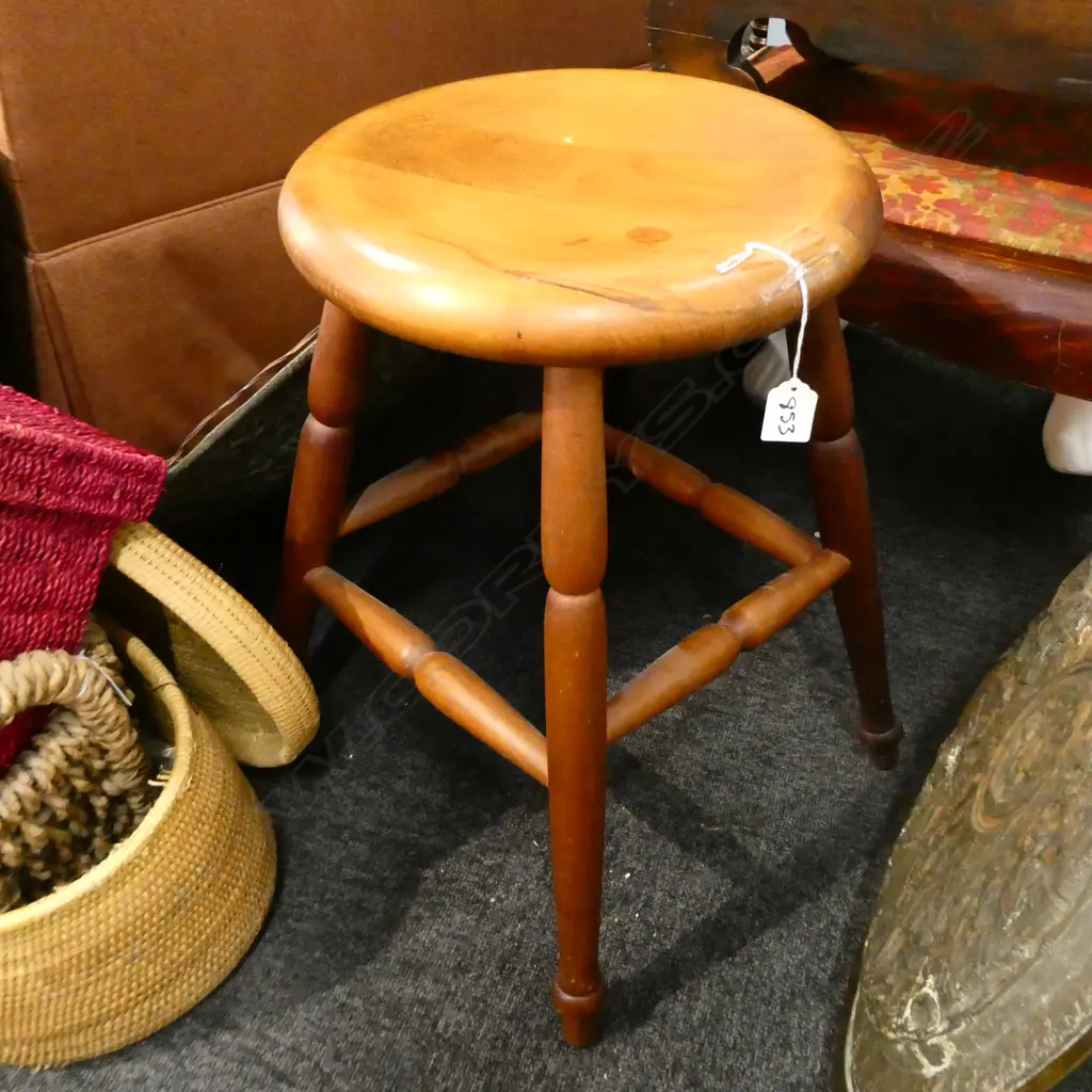 PINE STOOL H. 470MM 330MM DIA Image 1++