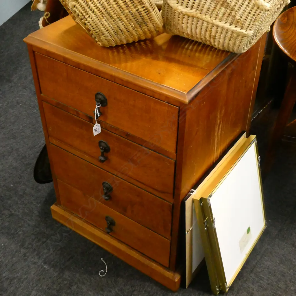 4 DRAWER OAK SMALL CHEST OF DRAWERS Image 1++