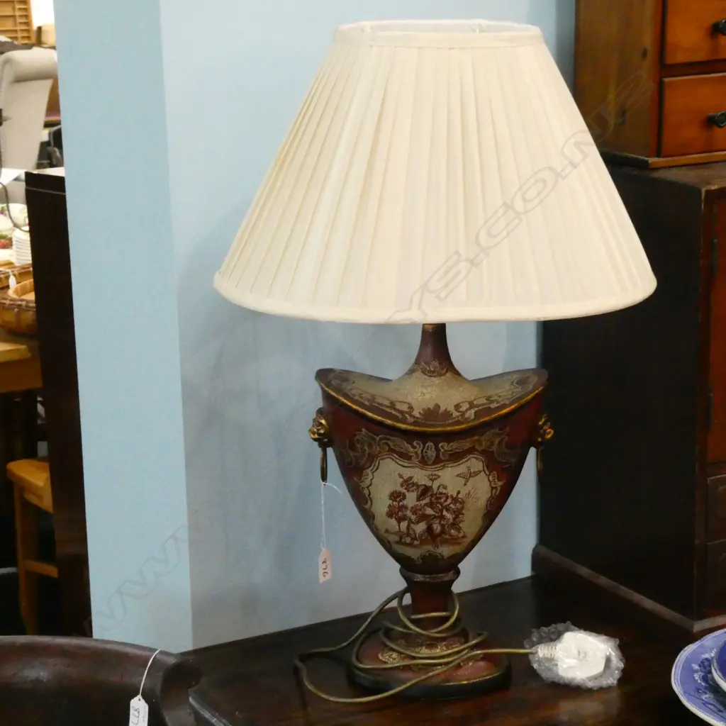 SIMULATED TOLE WARE TABLE LAMP w SHADE Image 1++
