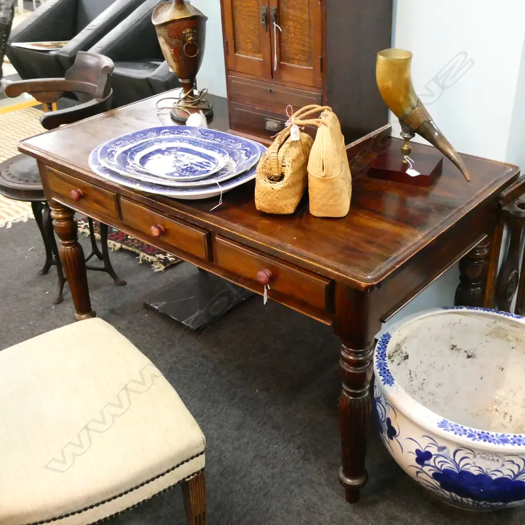VICTORIAN STYLE LIBRARY TABLE 1360 X 720 X 750mm Image 1++