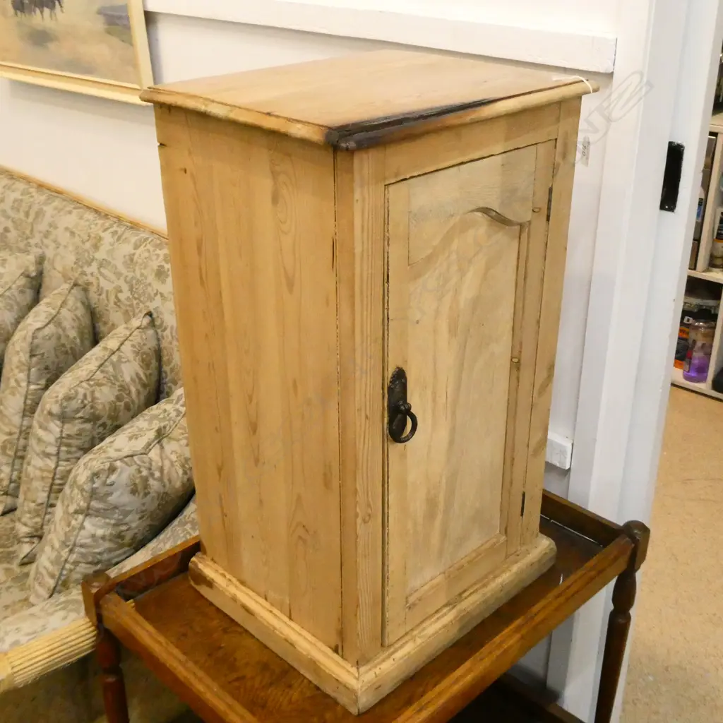 ENGLISH PINE BEDSIDE CABINET BURN DAMAGE TO TOP H 690 MM Image 1++