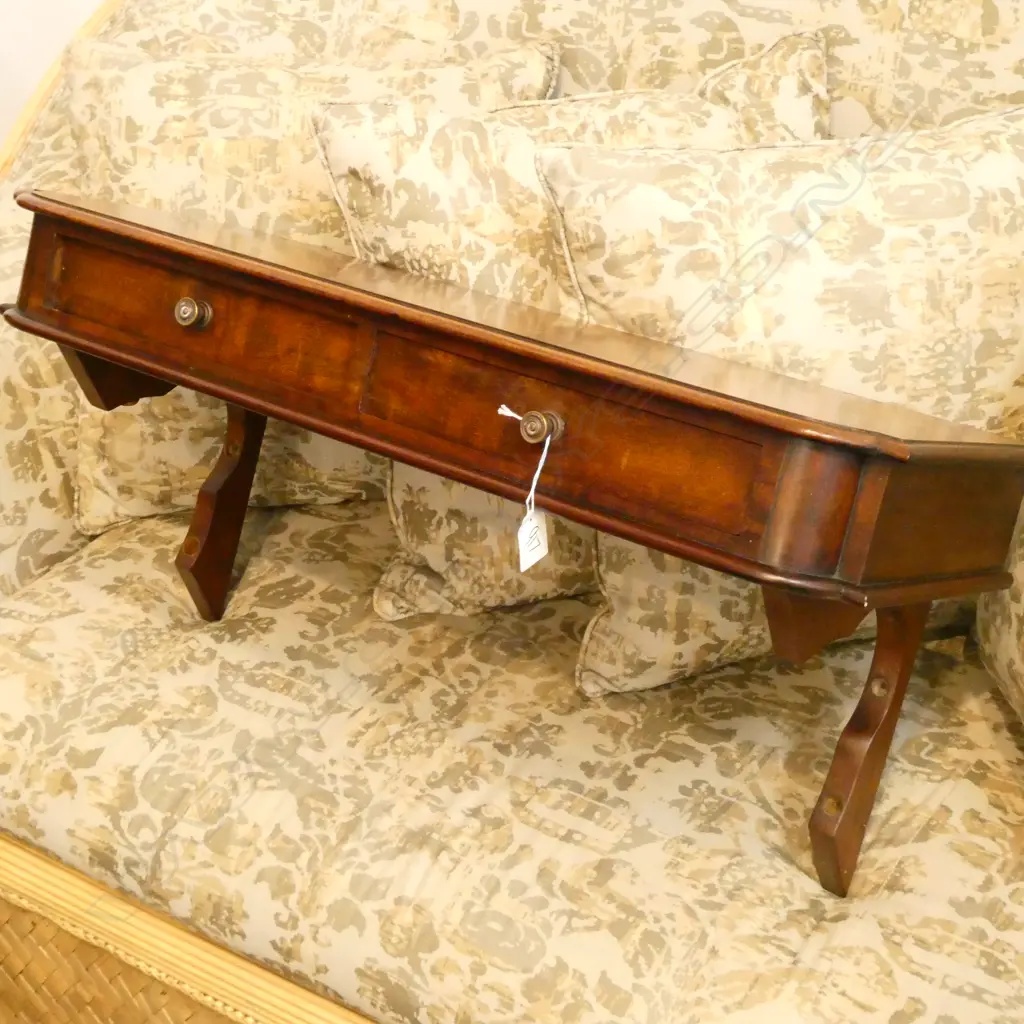 WALL SUPPORTED TABLE W. 700MM Image 1++