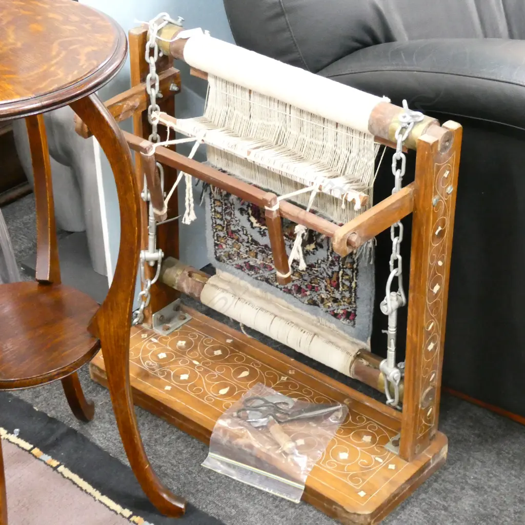 SMALL CARPET LOOM WITH TOOLS H600MM W550MM Image 1++